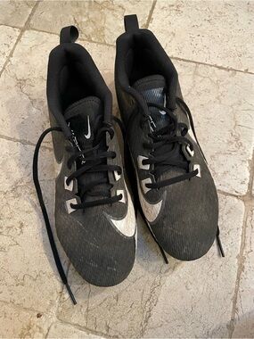Nike Men’s Black Athletic Cleats